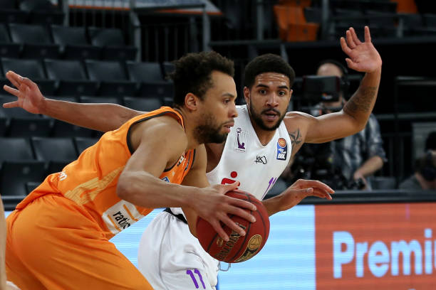 够在巴赫奠 够在巴赫奠