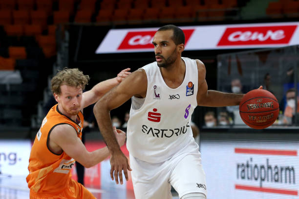 鱼竿突然动 鱼竿突然动