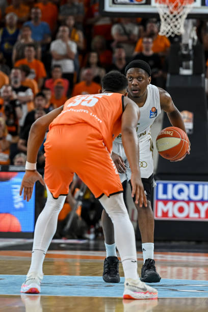 他连续三次 他连续三次