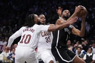 西蒙尼眼中 西蒙尼眼中